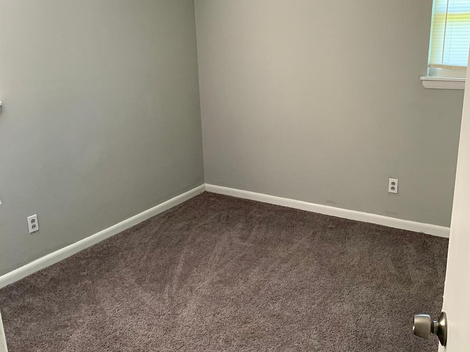 2nd image of 926-928 Ward Dr