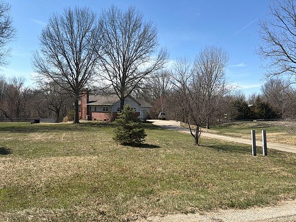 2nd image of 20 Locust Ln