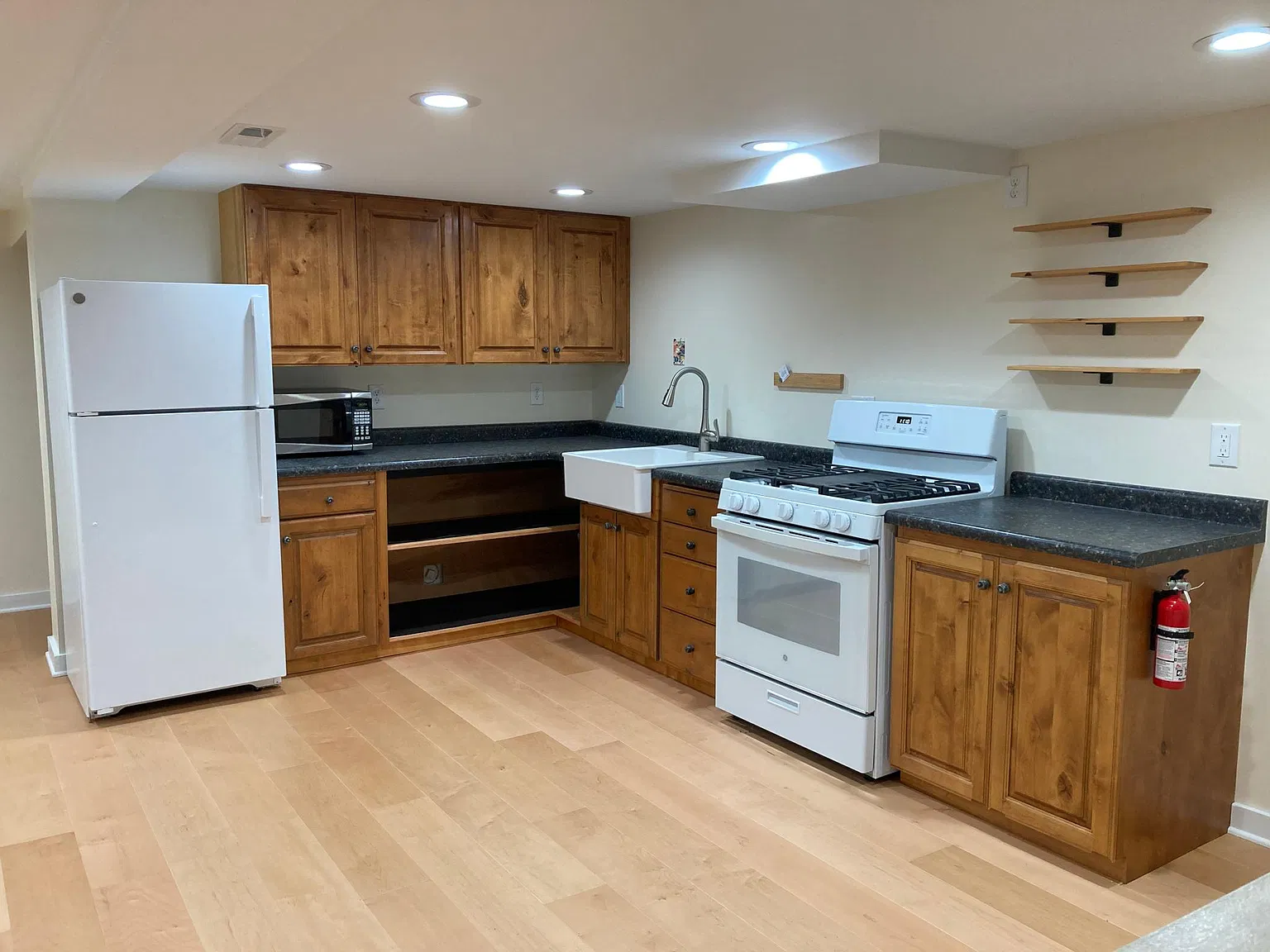 Studio, 700 sqft, $1,345 — Photo 2