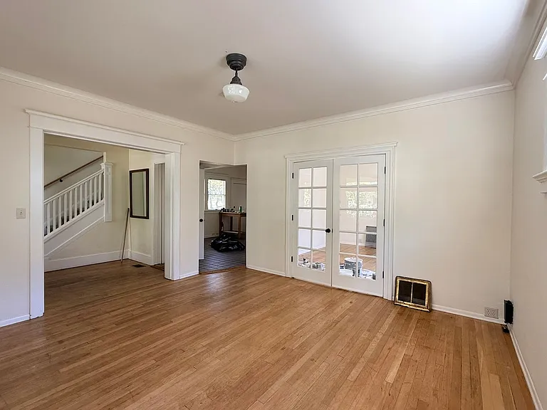 4412 N Maryland Ave — Photo 3