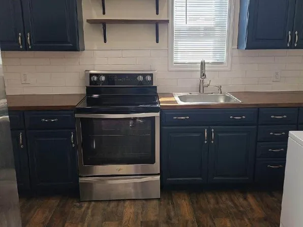 (undisclosed Address), Bay Shore, NY 11706
