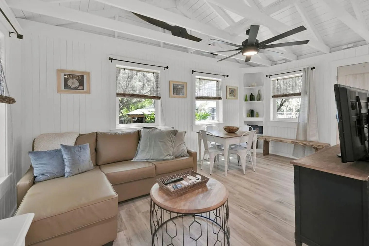 1 bed, 1.0 bath, 3229 sqft, $1,955 — Photo 1