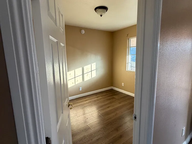 3737 Whiteside St — Photo 9