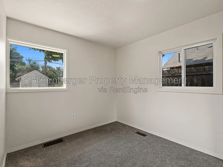 2410 E Everett Ave — Photo 12