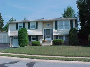 110 Maplewood Dr, Dover, PA 17315
