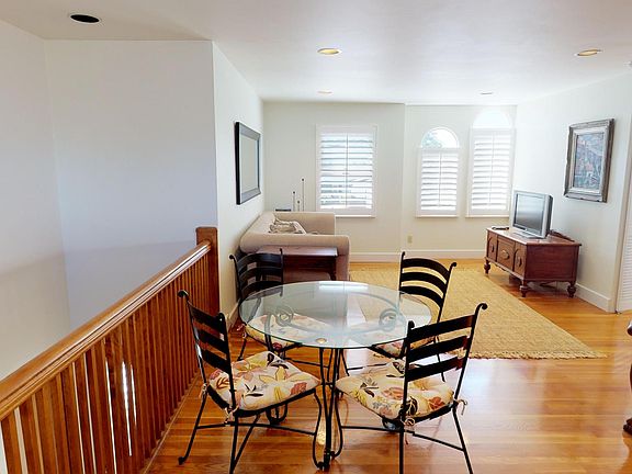 4th image of 953 Adella Ave