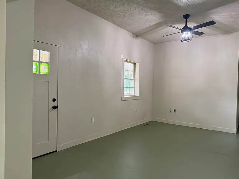 600 W Cave St — Photo 2