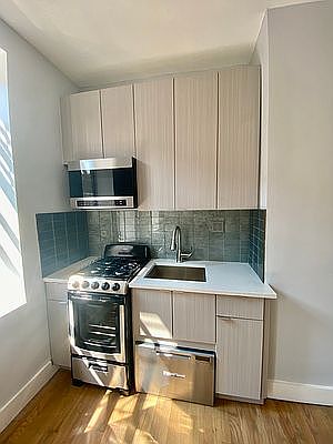 5th image of 495 Washington Ave APT 2B