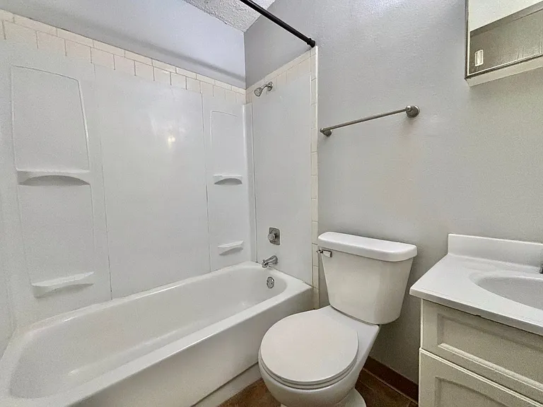 Breckenridge Davenport Apartments — Photo 34