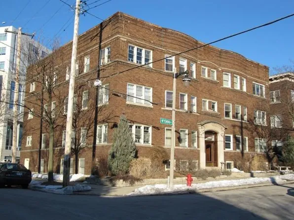 2302 E Wyoming Pl, Milwaukee, WI 53202