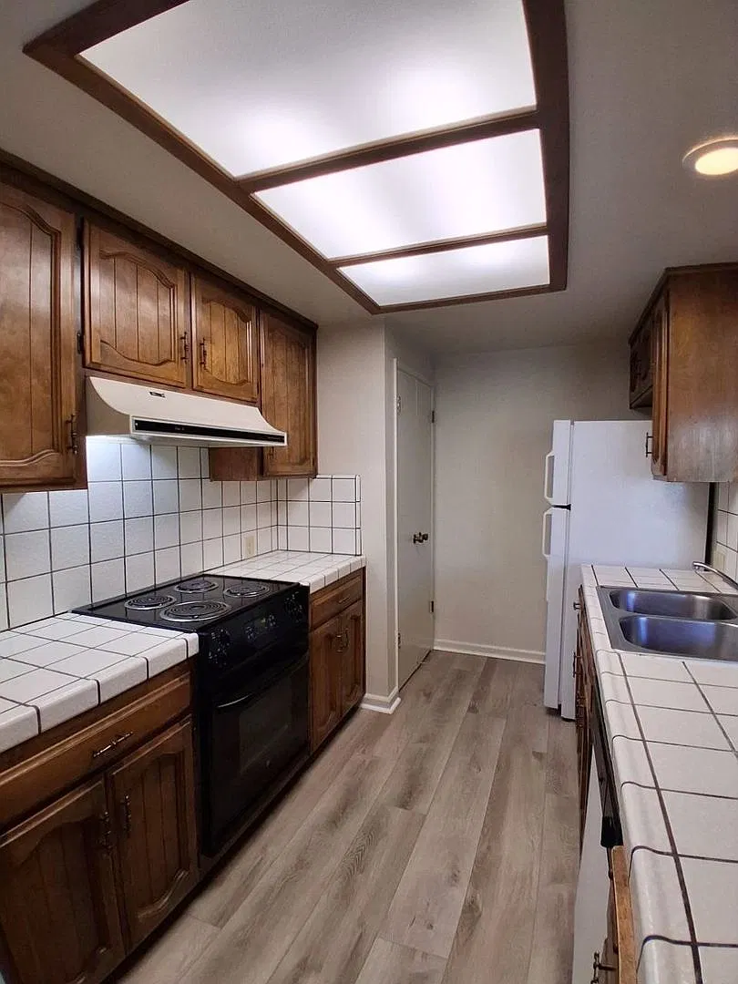 4593 N Emerson Ave — Photo 3