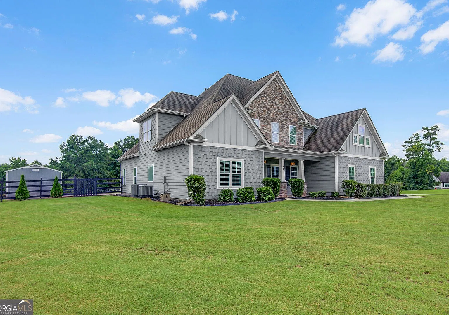 Spacious 5 Bedroom Home in Northgate School District — Photo 4
