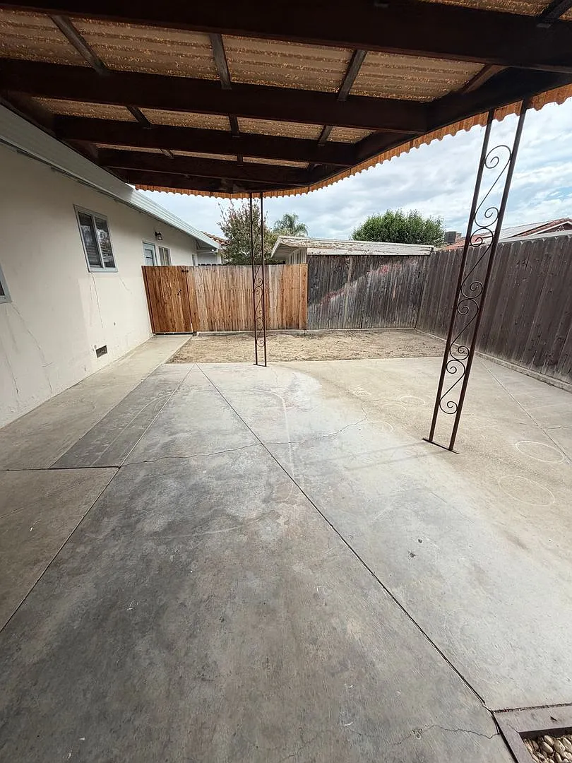 3-Bedroom, 2-Bathroom Home for Rent Move-In Ready! — Photo 4