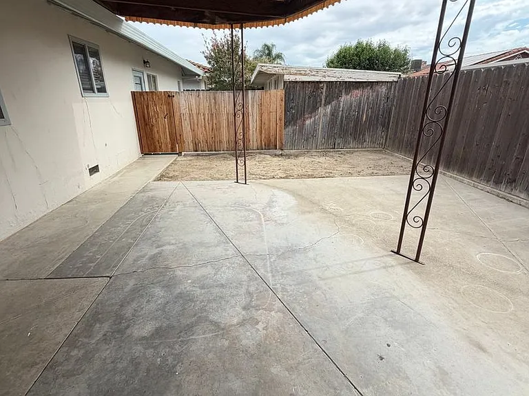 1513 Alpine Ln — Photo 4