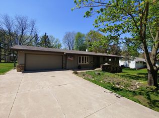 N2639 Kelleen Dr, Waupaca, WI 54981