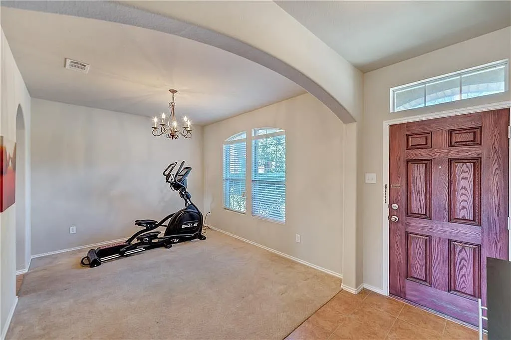 4 bed, 2.5 bath, 2382 sqft, $2,375 — Photo 4