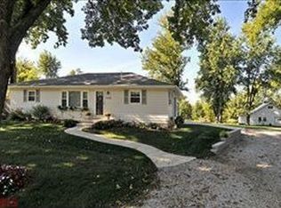 1127 Caulks Hill Rd, Saint Charles, MO 63304