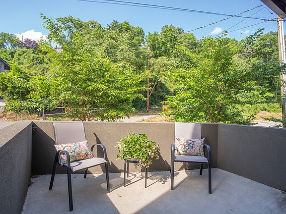 4th image of 724 W Bell Ave #118