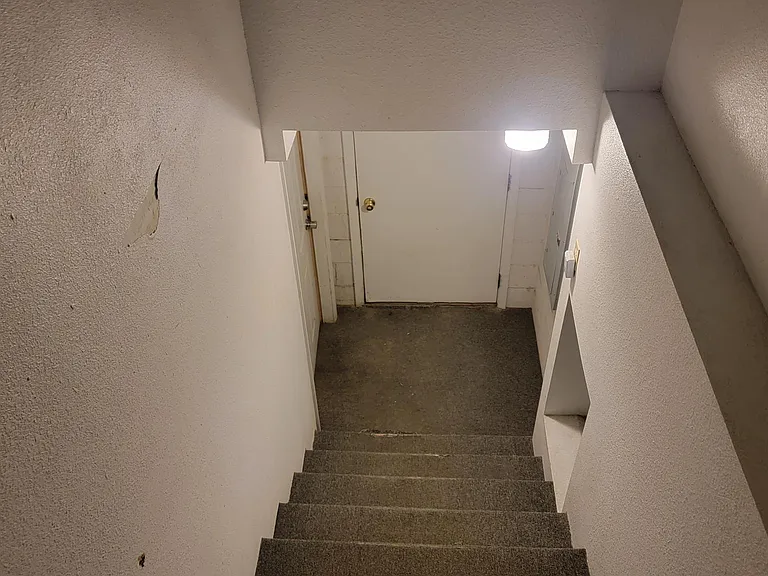 1020 S Jackson St — Photo 17
