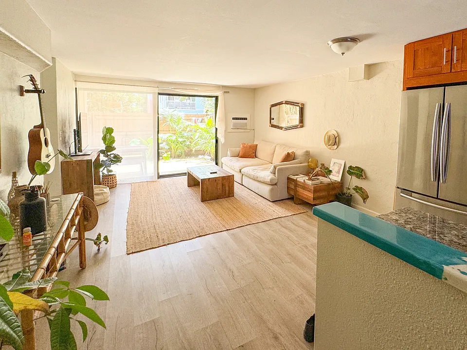 68-090 Au St #105E