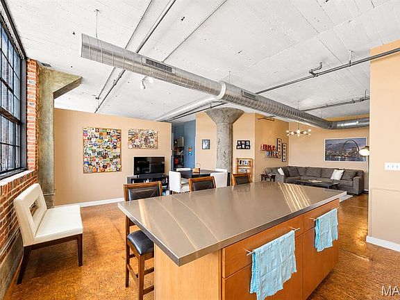 5th image of 2020 Washington Ave Unit 404