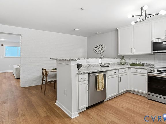 3rd image of 1716 Summit Ave Unit 20