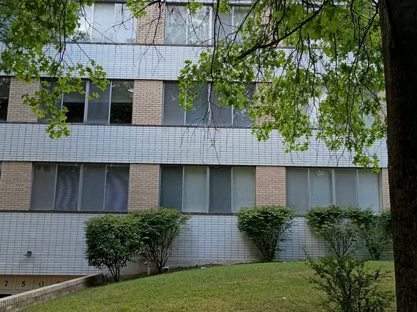 7509 York Dr Unit 77, Saint Louis, MO 63105