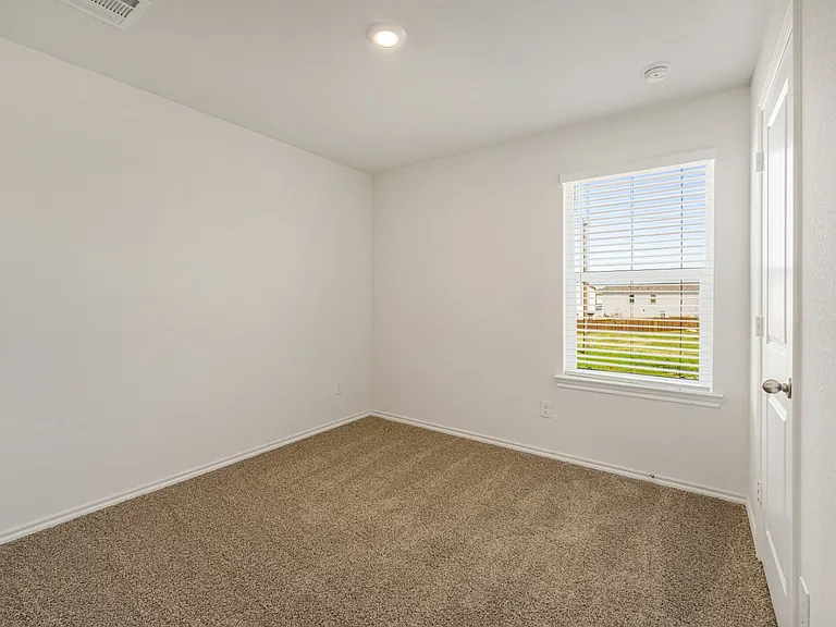 304 Cedar Ct — Photo 5