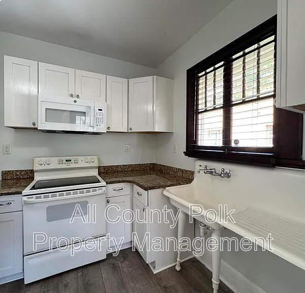202 W Belmar St — Photo 16