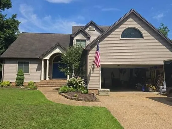 15 Odd Rd, Poquoson, VA 23662