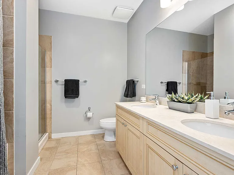 Burnham Pointe — Photo 12