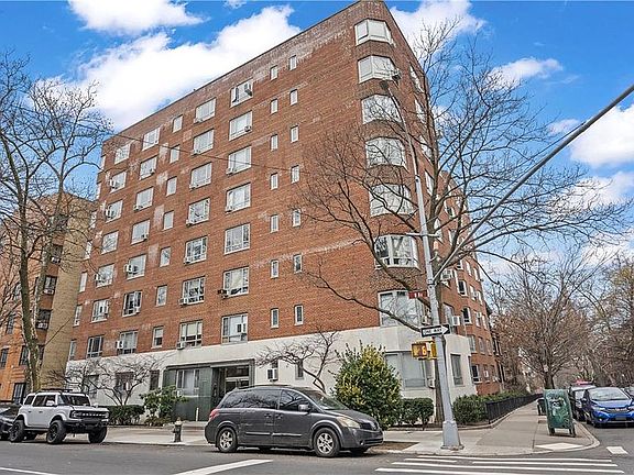 3rd image of 130 8th Ave APT 7G