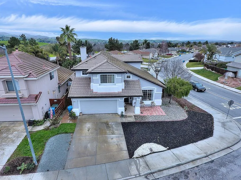 2400 Fairhaven Ct photo 1