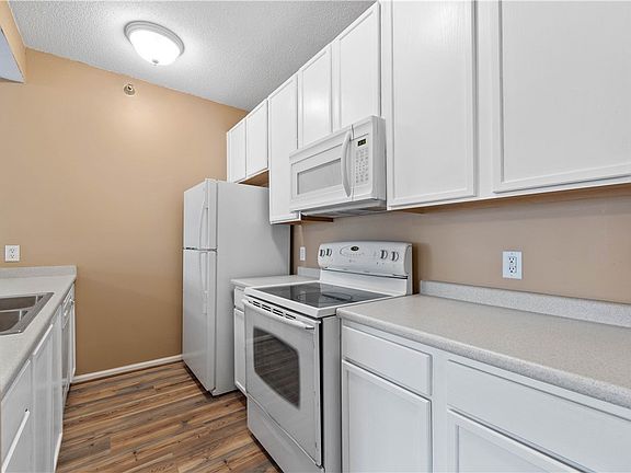 4th image of 1110 NE 6th Ln Unit G2