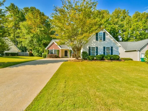 1040 Spring Ives Dr, Lawrenceville, GA 30043