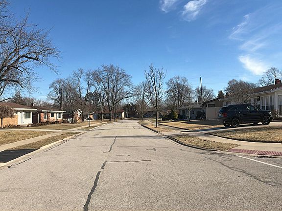 5th image of 358 E La Porte Dr