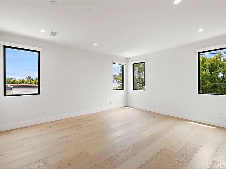 1511 Cliff Dr — Photo 18