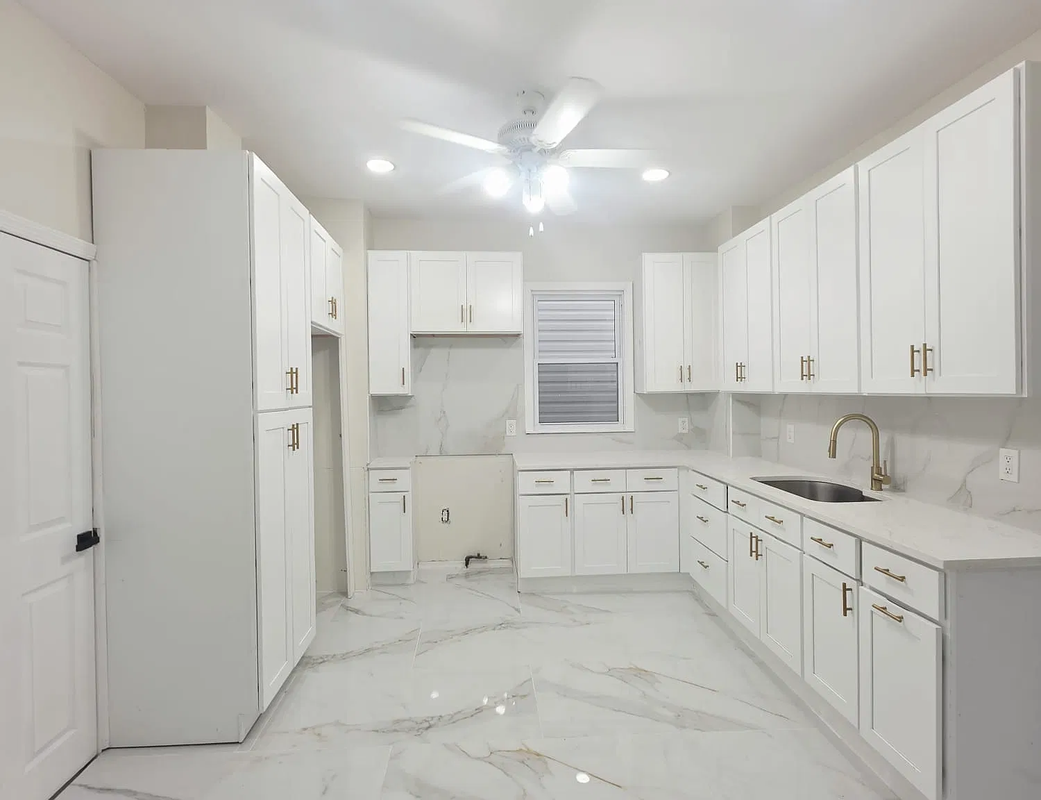3 bed, $2,700 — Photo 1
