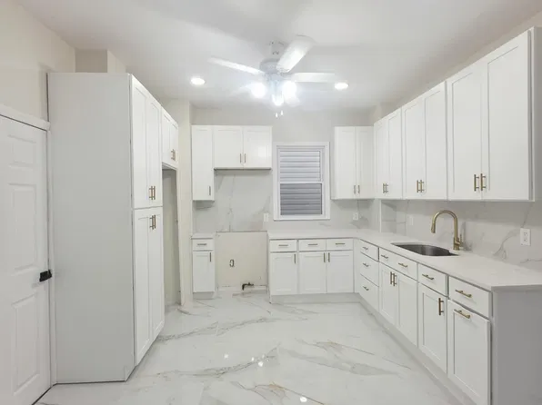 134 Bayview Avenue image 1 of 12