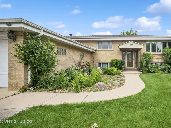 1686 W Woodland Ave, Addison, IL 60101