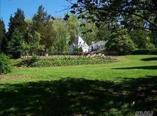 4 Somerset Ln, Saint James, NY 11780