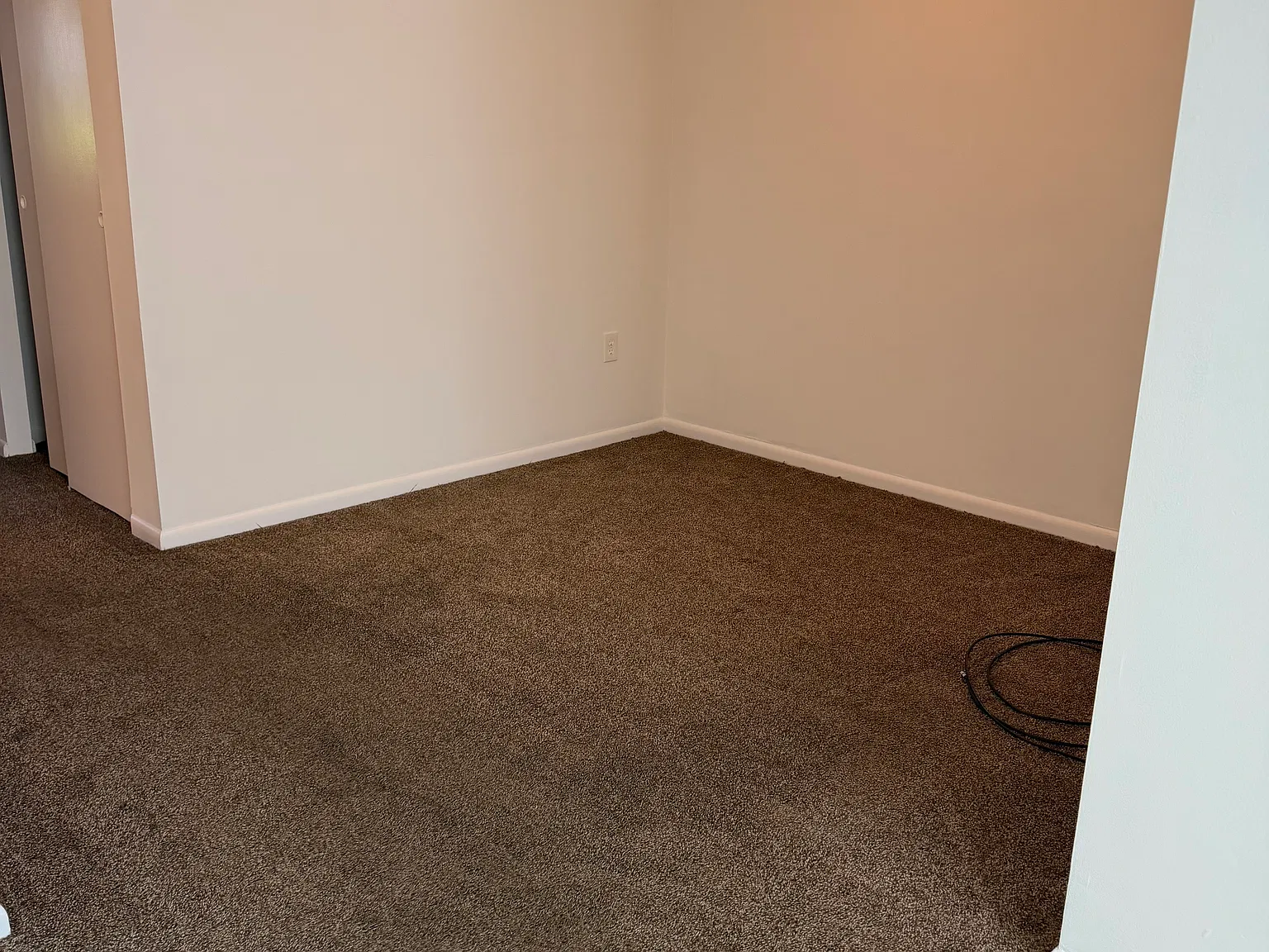 3955 Rowena Dr, — Photo 3