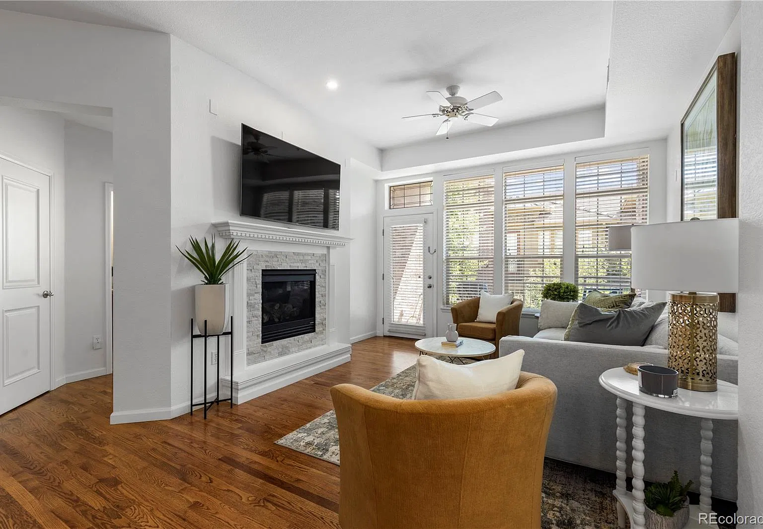 2 bed, 2.0 bath, 1381 sqft, $3,150 — Photo 2