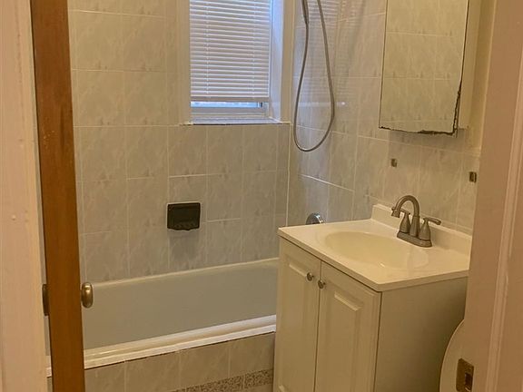 4th image of 7 Armstrong Ave #15