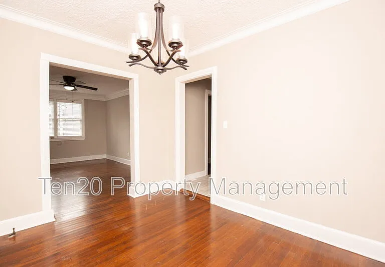 3909 Crestview Dr — Photo 5
