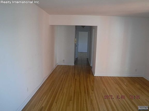 3rd image of 2350 Linwood Ave #4C-504C