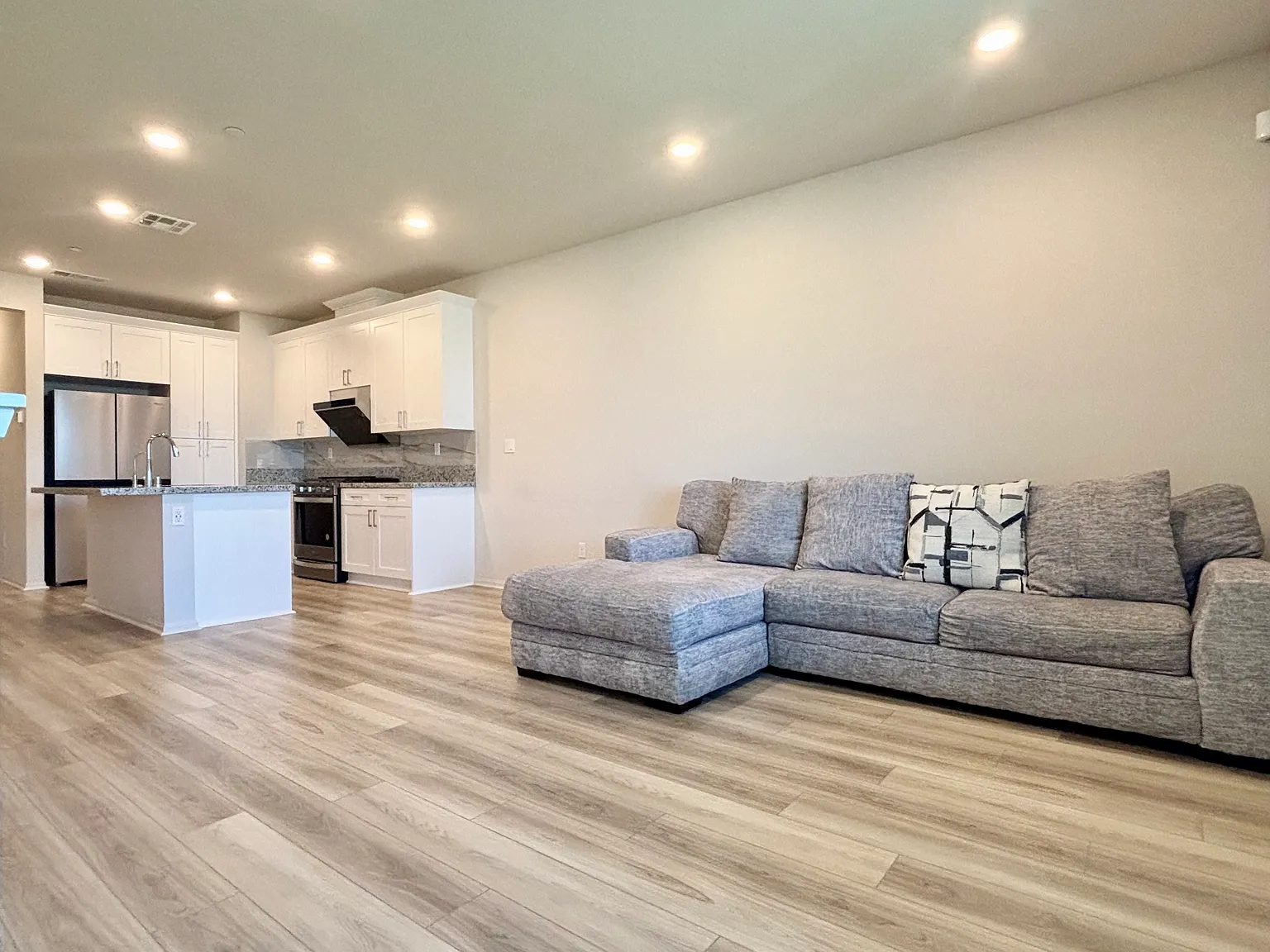 3 bed, 1491 sqft, $3,600 — Photo 4