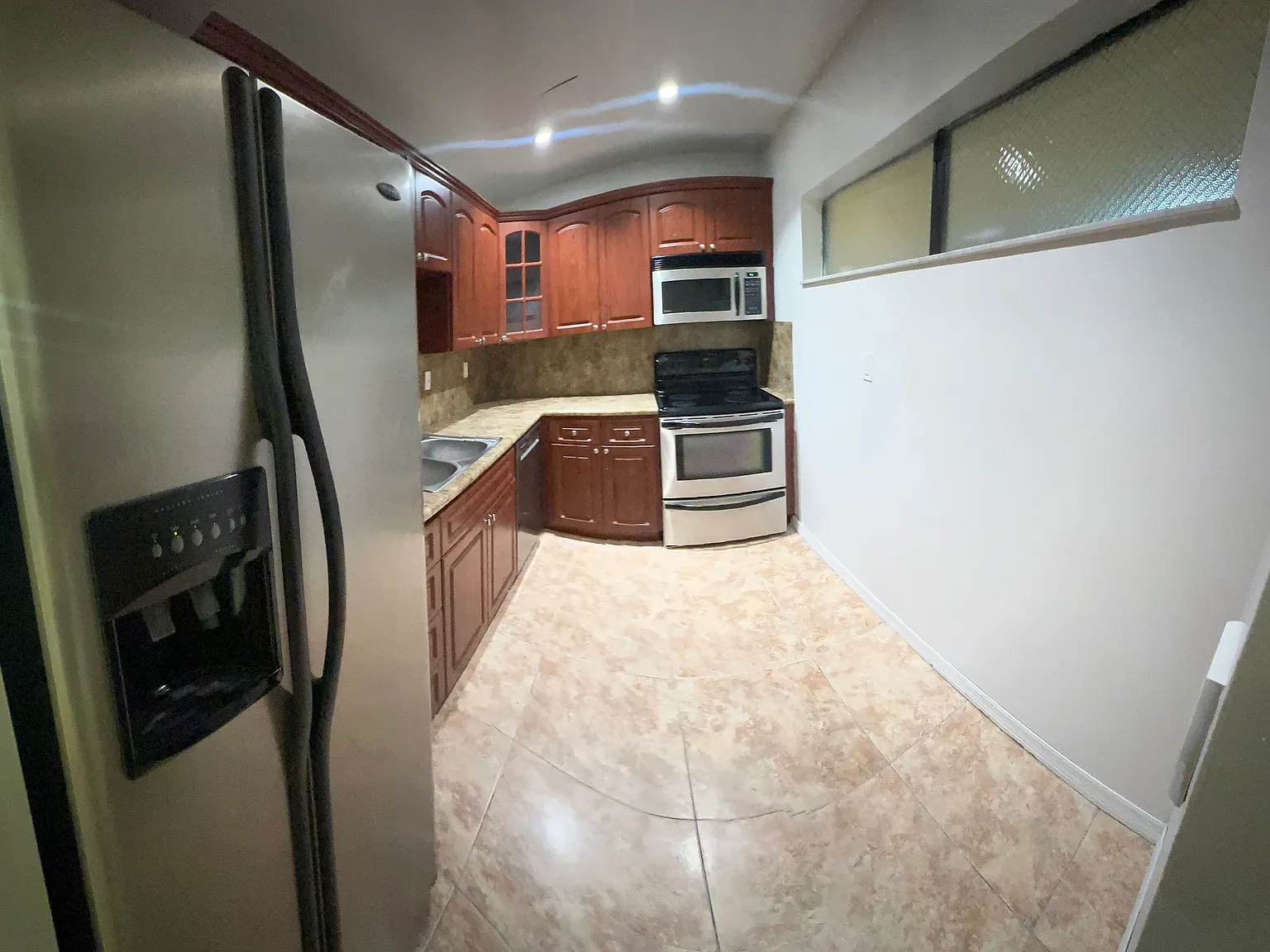 2 bed, 968 sqft, $2,400 — Photo 1