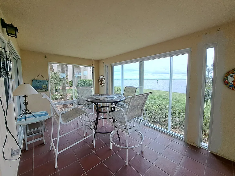 1 Colony Point Dr — Photo 11