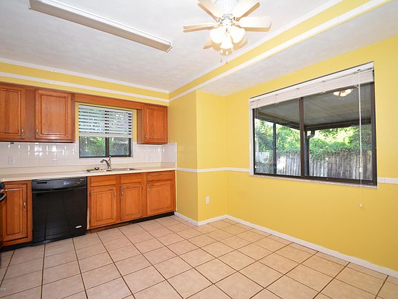 5th image of 2090 Alexander Dr